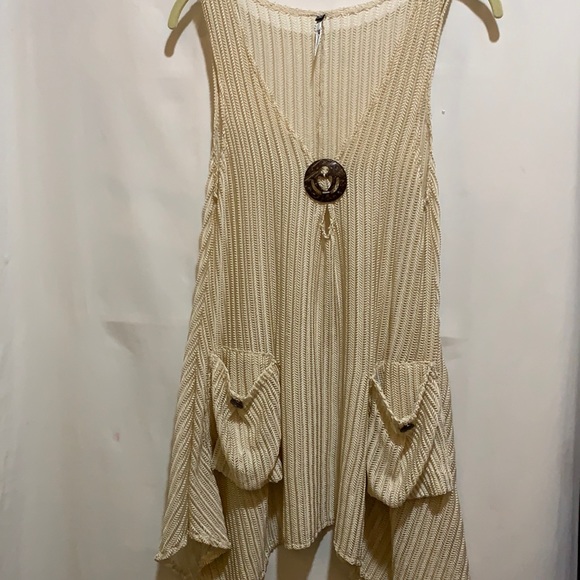 PARADISE Tops - PARADISE ASYMMETRICAL TOP SZ S/M CROCHETED CREME FLOPPY POCKETS/LG BUTTON